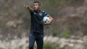 Ex-técnico do Botafogo, Bruno Lage cobra R$ 46 milhões de Textor por promessa de emprego não cumprida