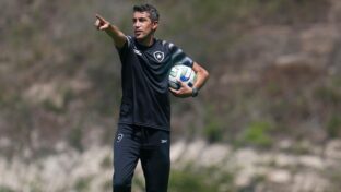 Técnico cobra de John Textor valor milionário por promessa descumprida (Foto: Vitor Silva/Botafogo.)