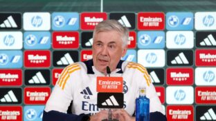 Carlo Ancelotti comanda o Real Madrid em mais um duelo frente ao Arsenal pela Champions League (foto: Antonio Villalba/RMCF)
