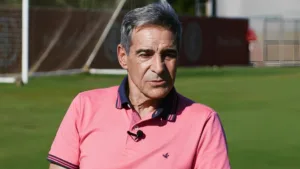 Carpegiani tira favorito da briga pelo título do Brasileirão: “Meio da tabela”