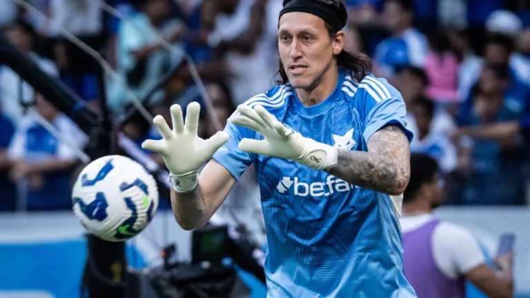 Rivaldo elogia Cássio e afirma que goleiro irá fazer história no Cruzeiro