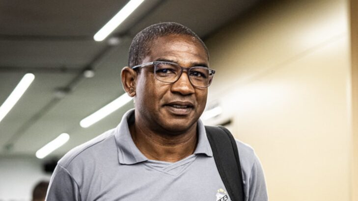 Presidente do Santos define que César Sampaio continua como técnico do clube nesta semana Presidente do Santos define que César Sampaio continua como técnico do clube nesta semana