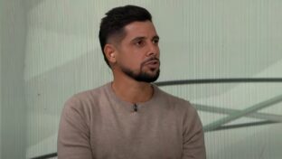 Cicinho, comentarista do Jogo Aberto (Reprodução)