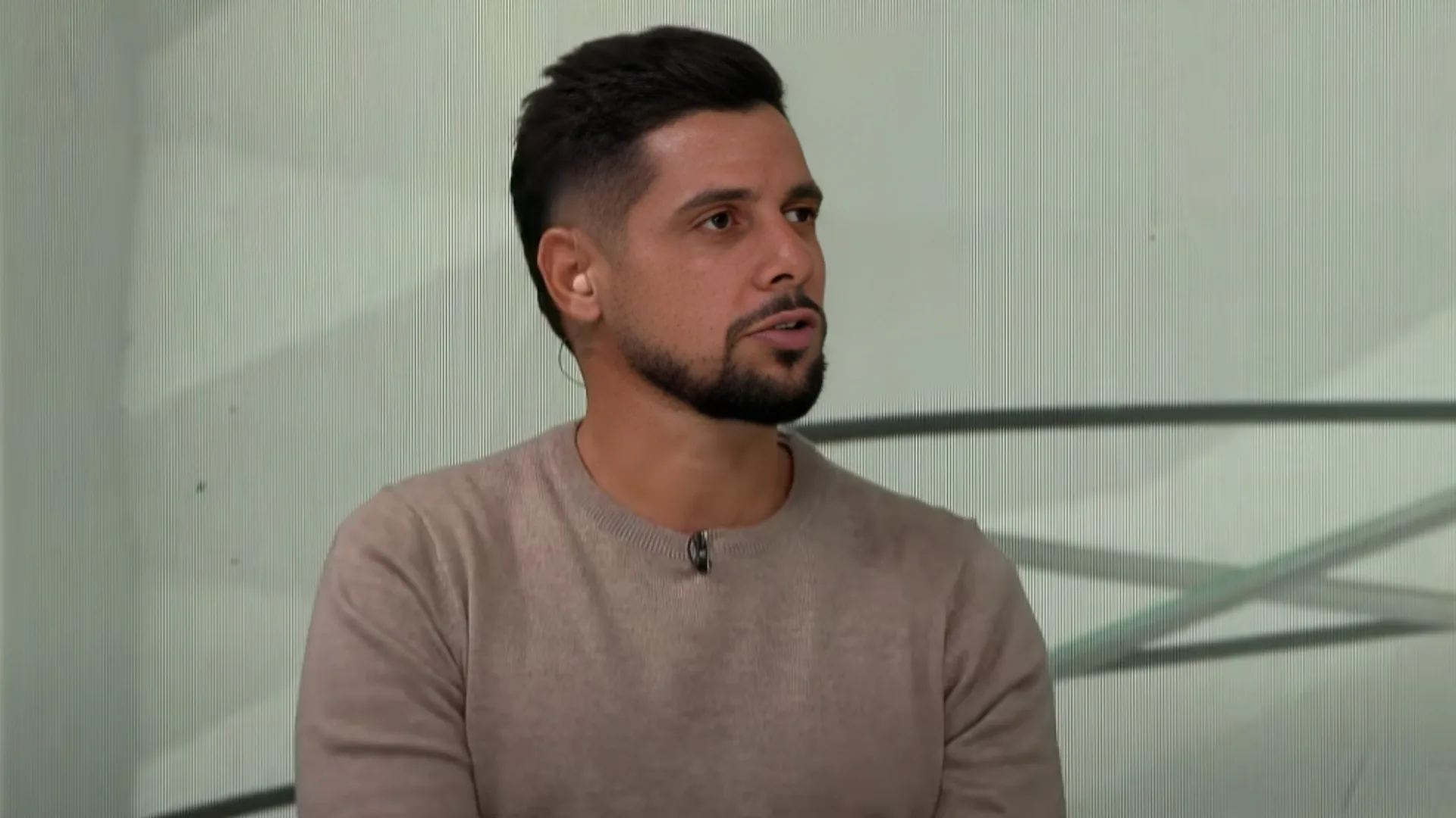 Cicinho aponta técnico com ‘fama ruim’ entre jogadores no Brasil: “Cria confusão”