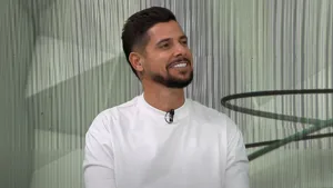 Cicinho surpreende e elege melhor camisa 10 e melhor técnico no futebol brasileiro hoje
