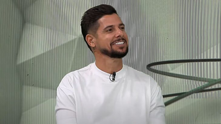 Cicinho surpreende e elege melhor camisa 10 e melhor técnico no futebol brasileiro hoje Cicinho surpreende e elege melhor camisa 10 e melhor técnico no futebol brasileiro hoje