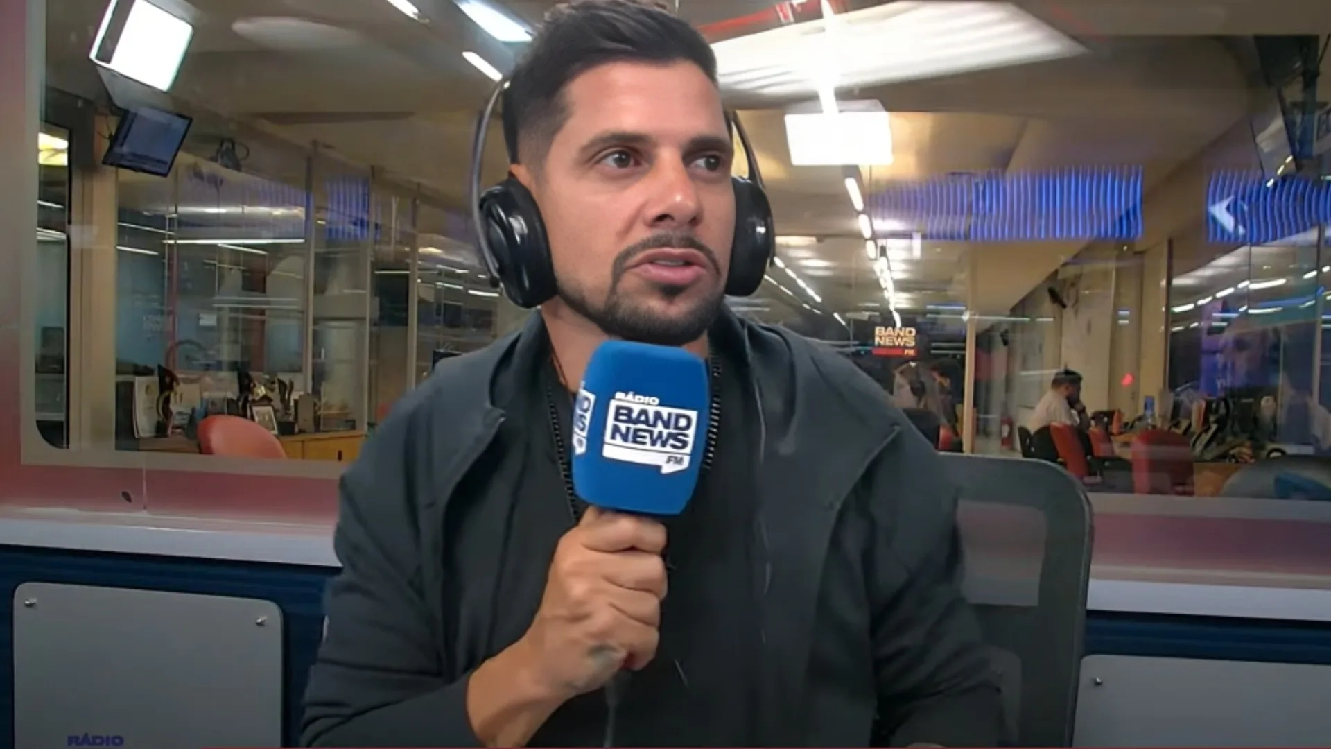 Cicinho indica o Flamengo como virtual campeão do Brasileirão 2025: “Para tirar dessa posição vai ser difícil”