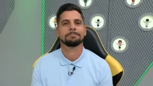 Cicinho sinaliza time brasileiro eliminado na Libertadores: “Pé atrás”