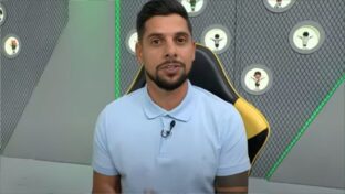 Cicinho é comentarista da Band (Reprodução/YouTube)