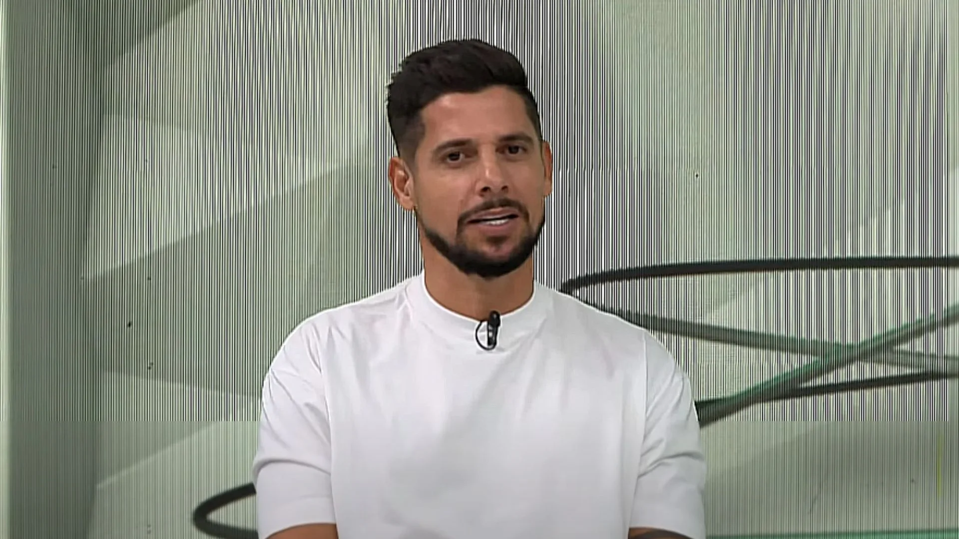 Cicinho elege novo concorrente ao título do Brasileirão: “Chama atenção”