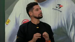 Cicinho banca técnico “top demais” no futebol brasileiro: “Inveja gostosa” 