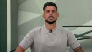 Cicinho alerta time que pode “ficar para trás” no futebol brasileiro: “Não vejo competitivo”