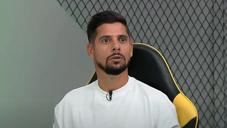 Cicinho indica time “imparável” no futebol brasileiro: “Difícil segurar”