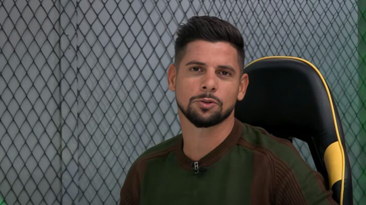Cicinho polemiza ao bancar futuro do Corinthians: “Virando piada” Cicinho polemiza ao bancar futuro do Corinthians: “Virando piada”