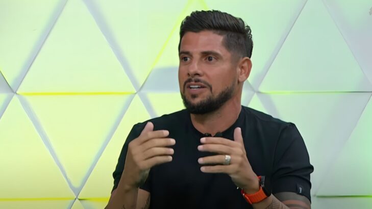 Cicinho crava time que pode ‘renascer’ no Brasil em 2025: “Competitivo” Cicinho crava time que pode ‘renascer’ no Brasil em 2025: “Competitivo”