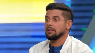 Cicinho durante comentário em programa esportivo (Reprodução - YouTube)