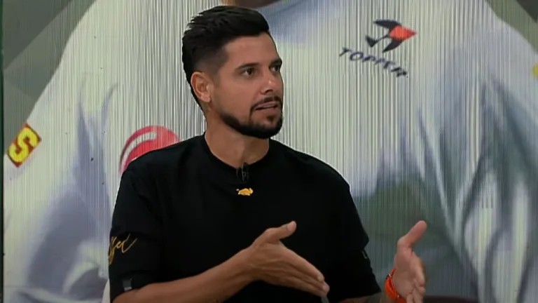 Cicinho alerta possível finalista da Libertadores em 2025: “É pouco”