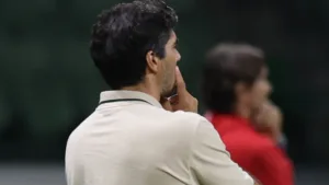 Cicinho sugere jogador do Palmeiras ao SPFC: “Titular absoluto”