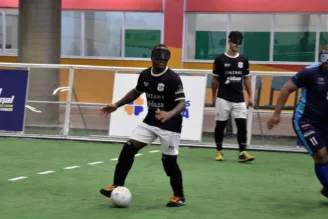 Na imagem, Corinthians joga no futebol de cegos