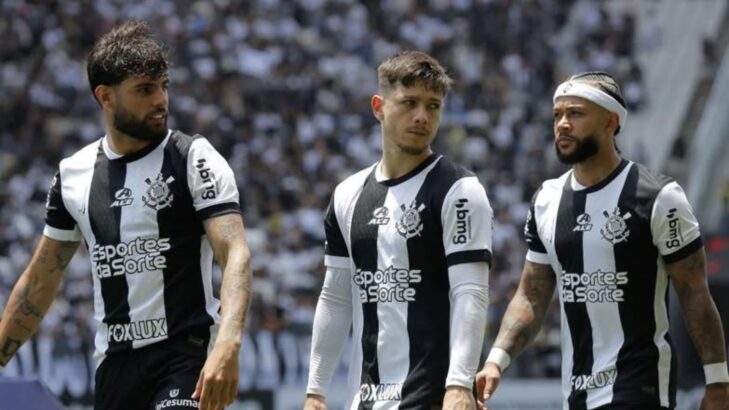 Diretor do Corinthians projeta saída de pelo menos “um jogador principal” no meio do ano Diretor do Corinthians projeta saída de pelo menos “um jogador principal” no meio do ano