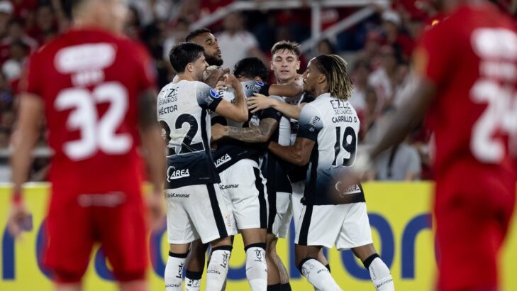 Jogadores do Corinthians comemorando gol contra o América de Cali (Rodrigo Coca/Ag. Corinthians)