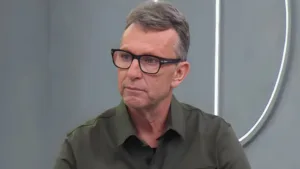 Craque Neto crava novo técnico do Santos após demissão: “Quer apostar?”