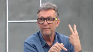 Craque Neto critica técnico supervalorizado no futebol brasileiro: “Não ganhou nada”