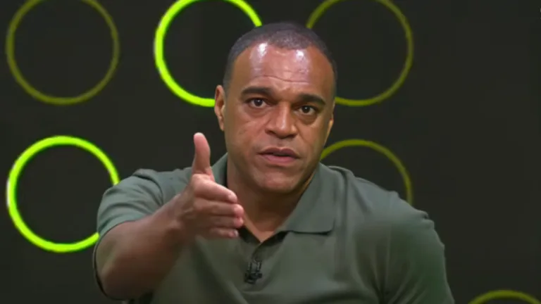 Denílson vê torcida sem paciência no Brasil: “Vaiam com 10 minutos”