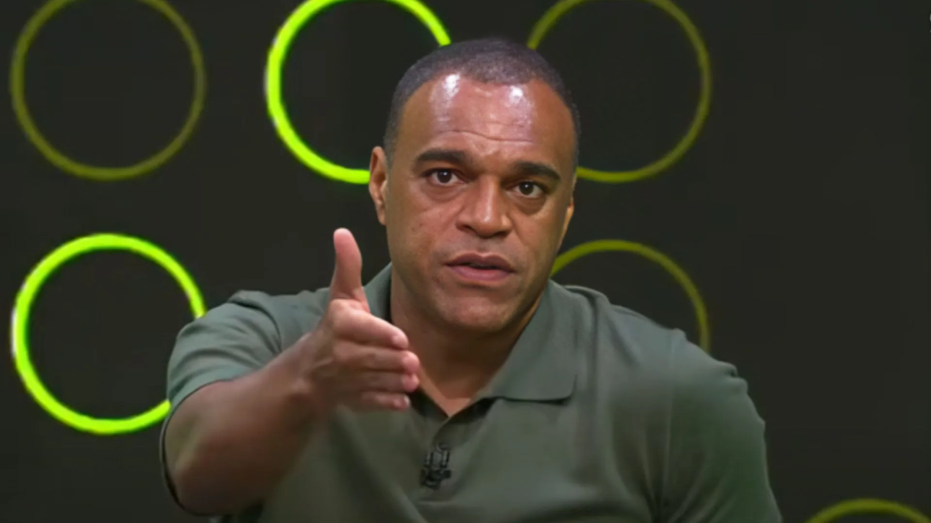 Denílson revela que escolheria o Palmeiras em vez do SPFC para jogar no Brasil hoje: “Está certinho”