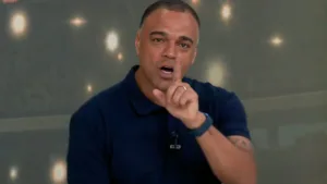 Denílson elege meia que está recuperando prestígio no futebol brasileiro: “Tá voltando”