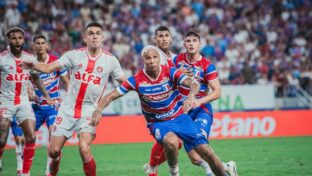 Atacante recebeu elogios de treinador do Laion (Foto: Mateus Lotif/Fortaleza)