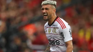 Diego Souza ignora Arrascaeta e crava melhor camisa 10 do Brasileirão