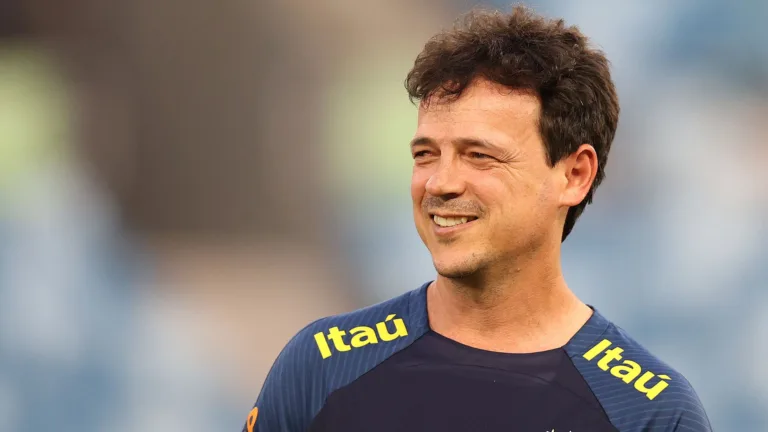 Fernando Diniz define clube que dá aula no Brasil: “Exemplo de sucesso”