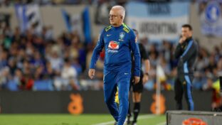 Dorival Júnior em jogo da seleção brasileira (foto: Rafael Ribeiro/CBF)