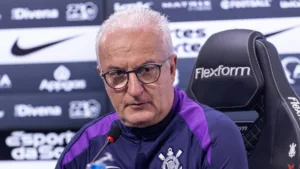 Dorival Júnior exalta torcida do Corinthians: “Vou ter esse bando de loucos a meu favor”