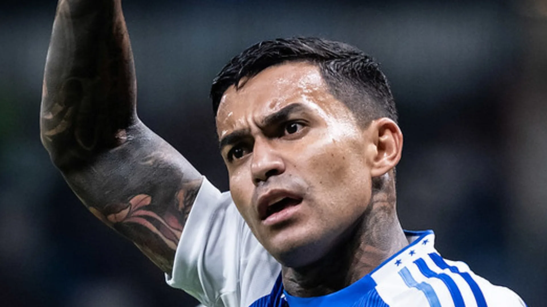 Cruzeiro conversa com staff do atacante Dudu para redução da multa rescisória