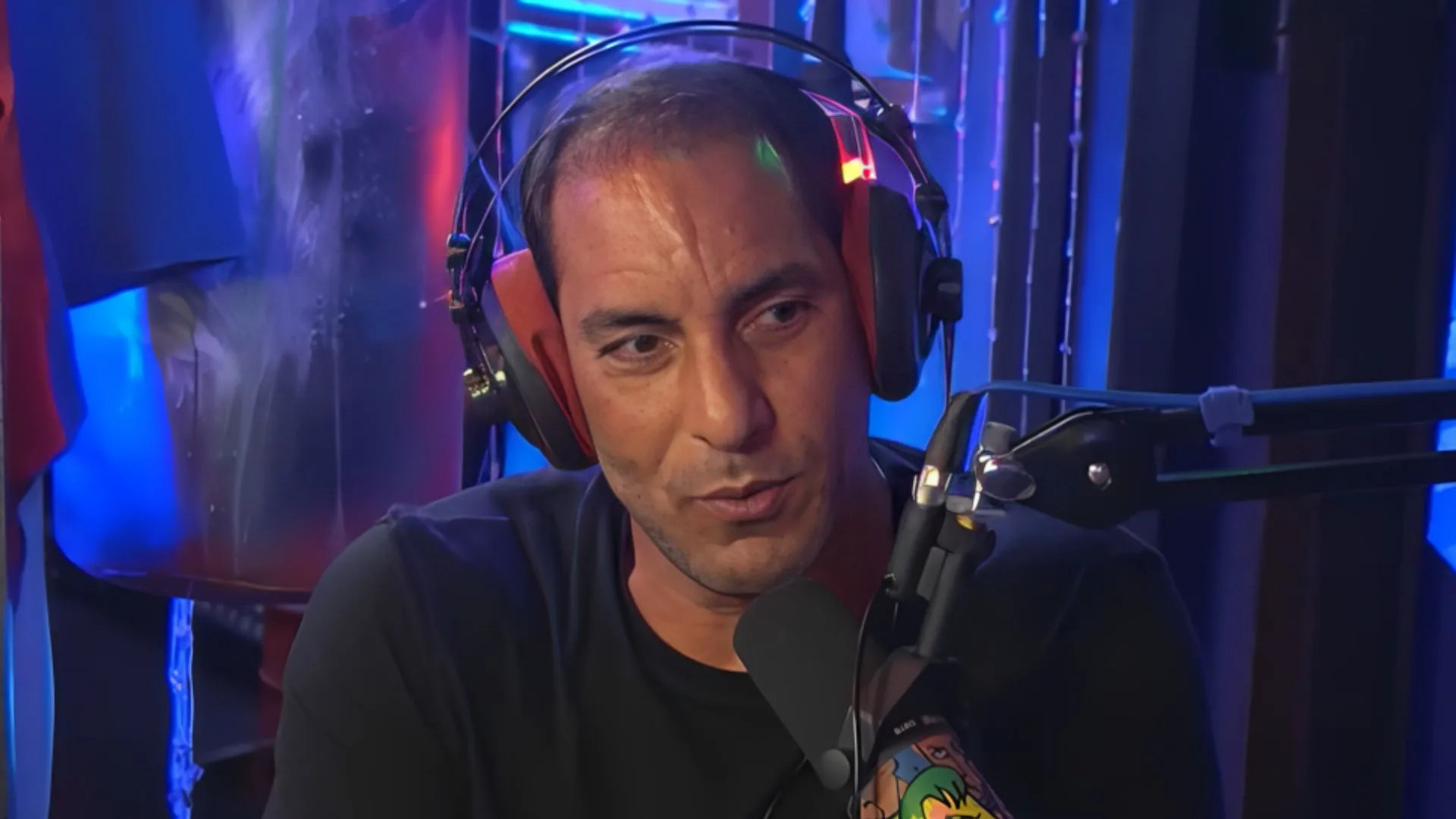 Edmundo indica ‘time sofrido’ do futebol brasileiro hoje