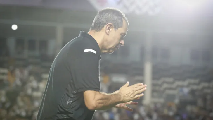 Carille muda Vasco hoje contra o Ceará pelo Brasileirão Série A; veja o provável time Carille muda Vasco hoje contra o Ceará pelo Brasileirão Série A; veja o provável time