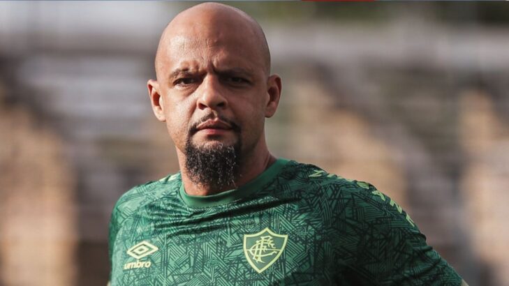 Felipe Melo crava atacante que “dá aulas” no Brasil: “Muito acima” Felipe Melo crava atacante que “dá aulas” no Brasil: “Muito acima”