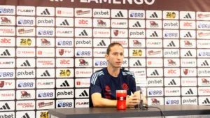 Gonzalo Plata preocupa o Flamengo por nova lesão e Filipe Luís revela: “Problema na lombar”