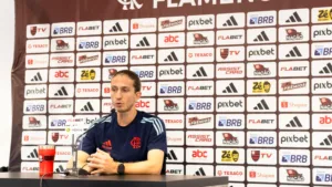 Filipe Luís deve mudar Flamengo contra o Vasco pelo Brasileirão Série A; veja provável time