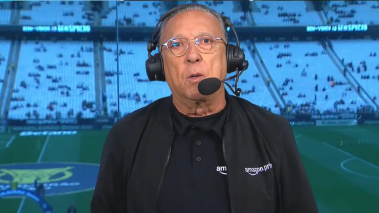 Galvão Bueno culpa árbitro após “perder” gol em Corinthians x Internacional: “Fiquei na dúvida”