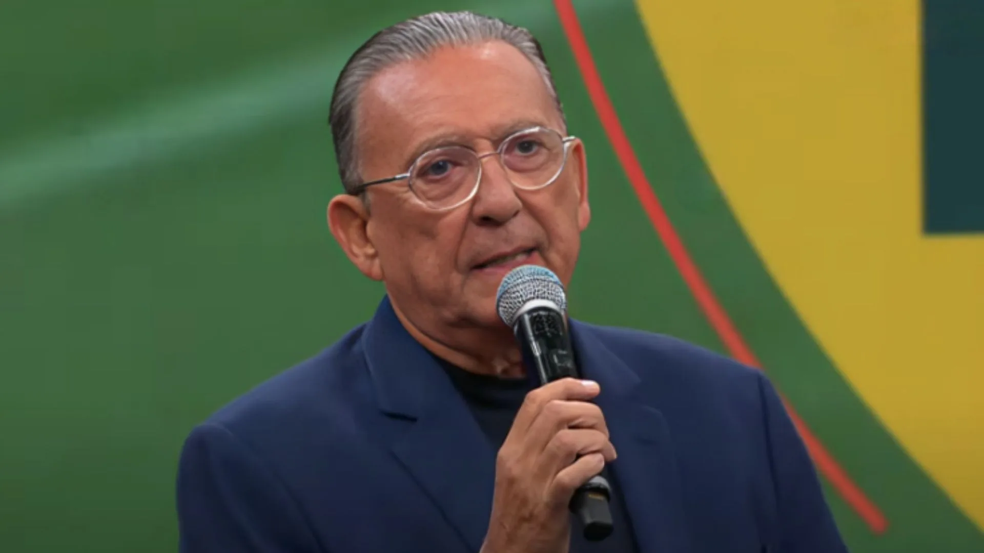 Galvão Bueno revela o ídolo que seria impedido pela CBF de jogar no Brasil hoje: “Desaforo”