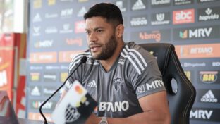 Hulk durante coletiva no Atlético-MG (Pedro Souza - Divulgação)
