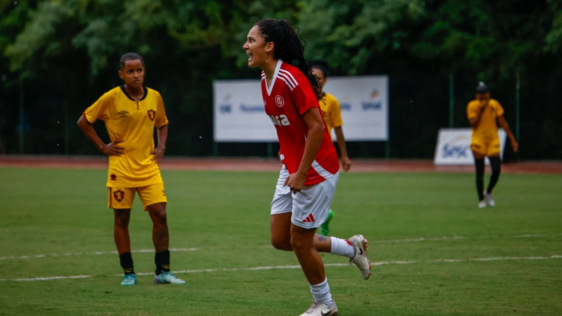 Internacional x Sport: ato racista gera indignação e cobranças por punição em jogo do Brasileirão Feminino