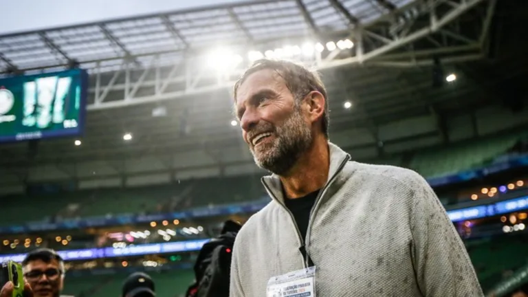 Klopp se vê desgastado na função de diretor de futebol e aceita negociar com seleção brasileira e Real Madrid