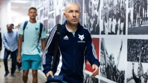 Leonardo Jardim, do Cruzeiro, indica time abaixo no Brasil hoje: “Jogar em outro nível”