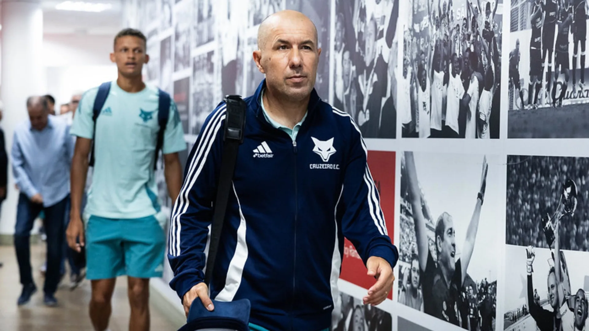 Leonardo Jardim, do Cruzeiro, indica time abaixo no Brasil hoje: “Jogar em outro nível”