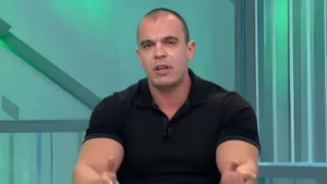 Mano crava time que joga de salto alto no futebol brasileiro: “Mala”