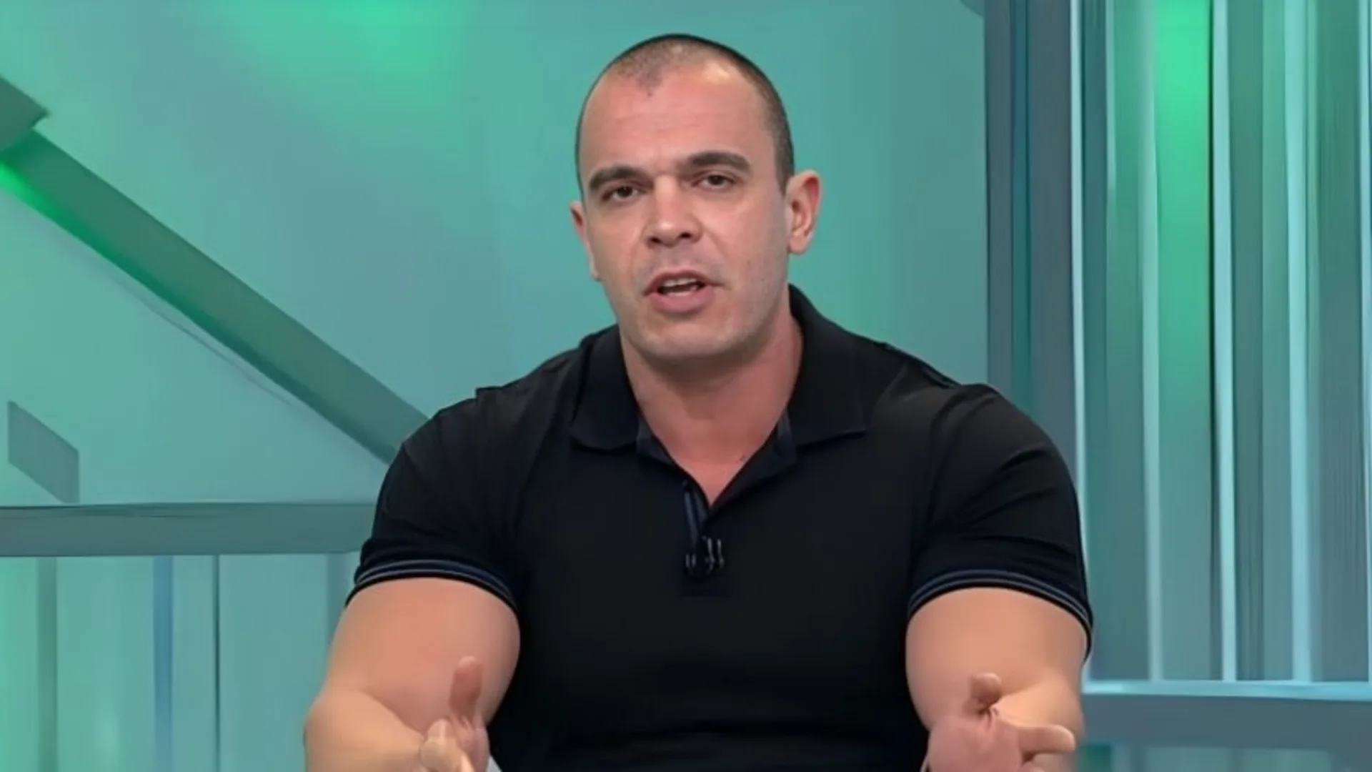 Mano aponta técnico que não combina com pôster de campeão: “Não vai ganhar nada”